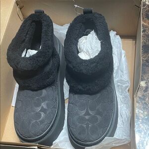 Coach Christina Sig Shrlng color Black Booties